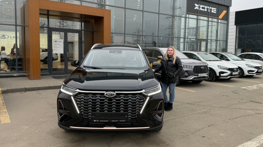 Xcite X-Cross 8 у автосалона