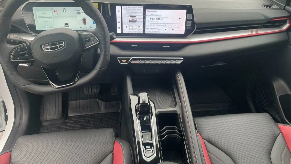 новый Geely Coolray в комплектации Luxury Plus салон интерьер