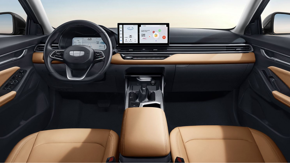Обновлённый салон Geely Emgrand 4 поколение коричневый черный