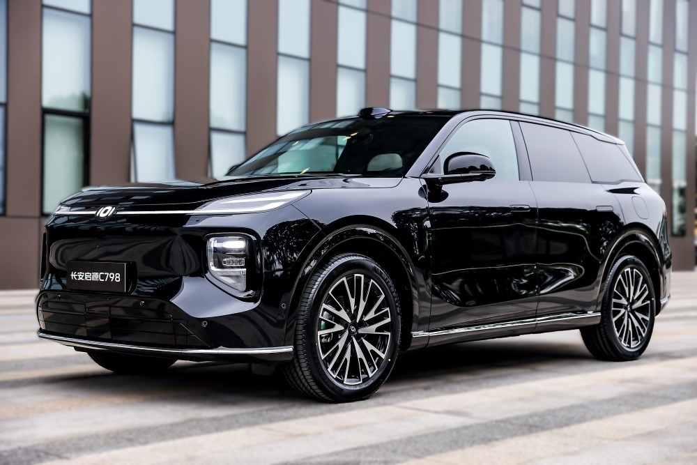 Changan Nevo C798 спереди сбоку