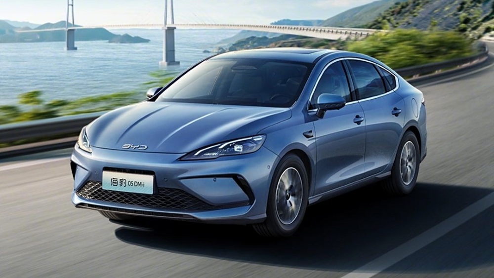 Седан BYD Seal 05 сбоку спереди