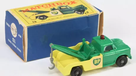 игрушечный грузовичок