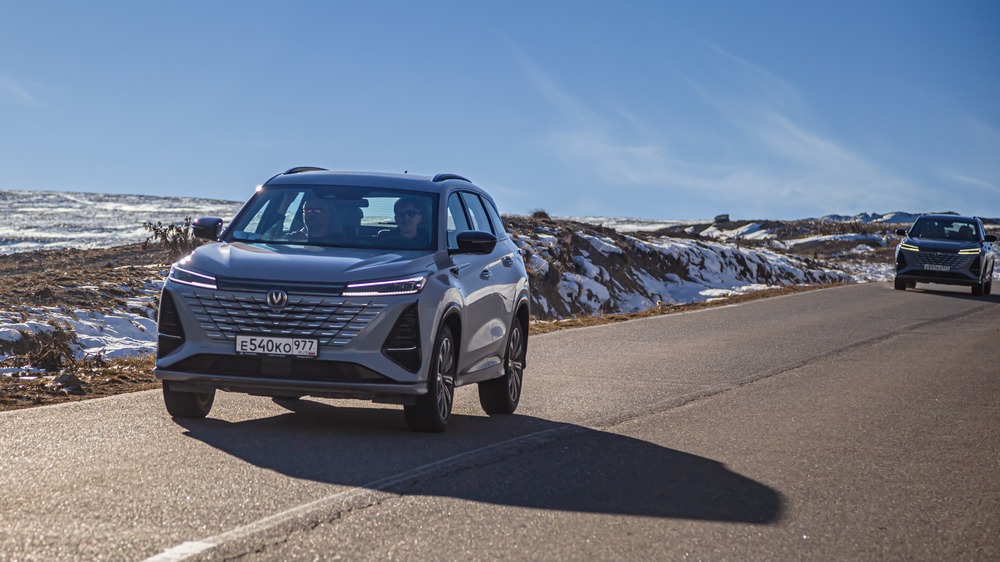 Changan CS75 Plus тест-драйв сбоку спереди