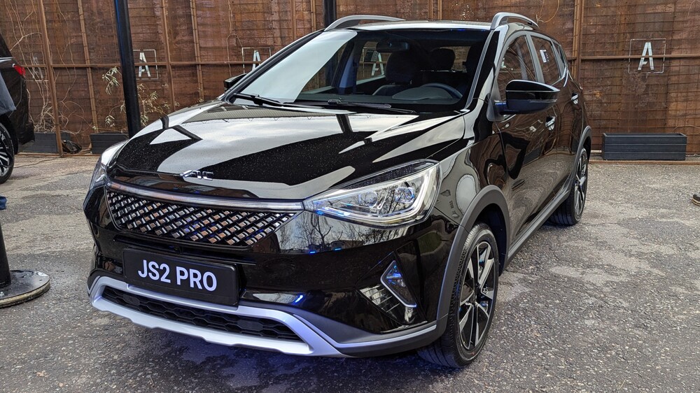 Кроссовер JAC JS2 Pro сбоку спереди презентация новинки