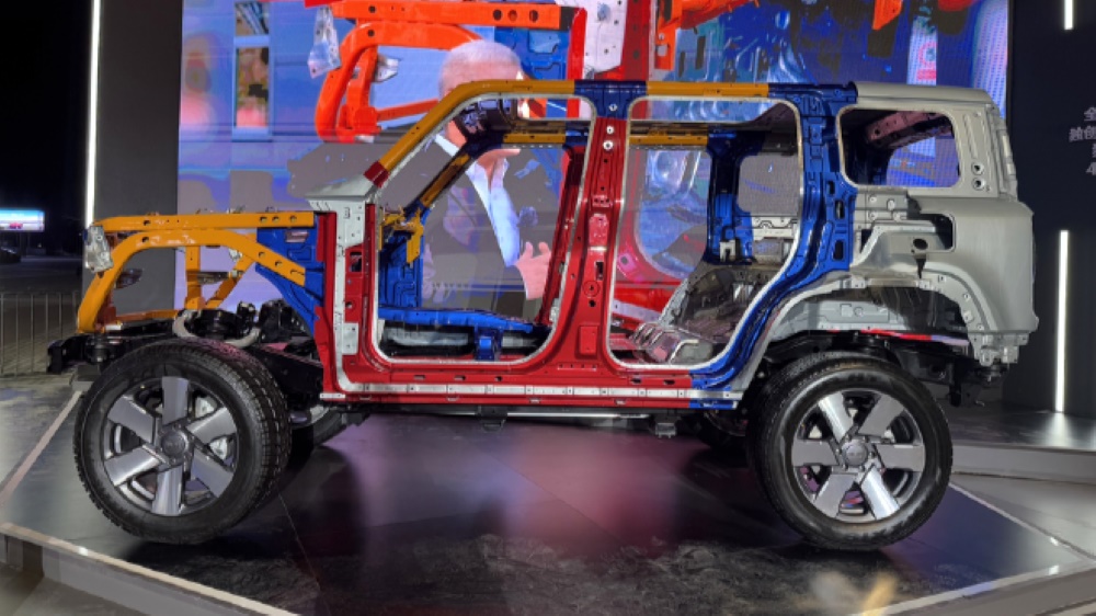 BAIC BJ40e сбоку каркас