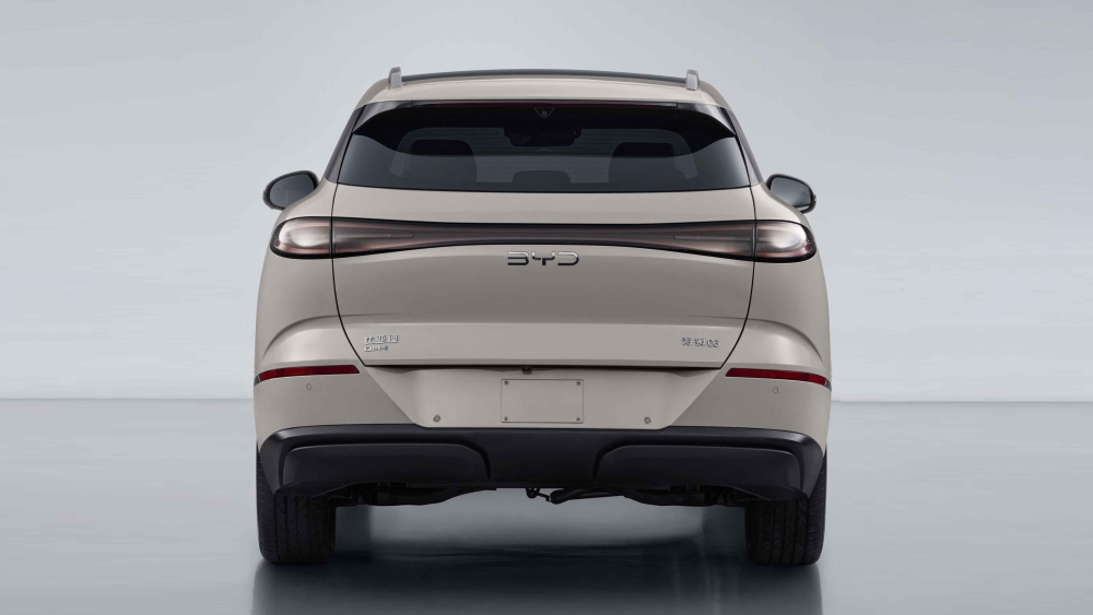 Гибридный кроссовер BYD Sealion 06 DM-i сзади