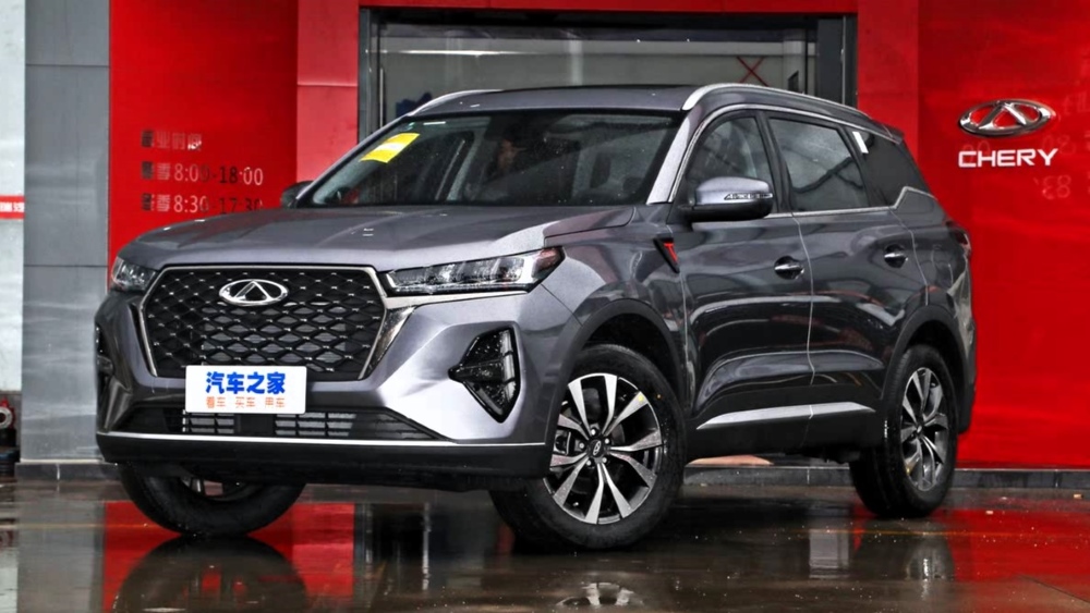 Кроссовер Chery Tiggo 7 Plus 2021 года спереди сбоку