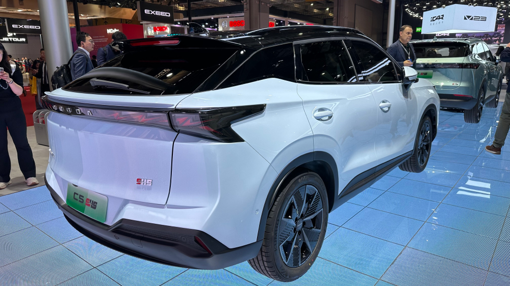 Omoda C5 SHS сзади сбоку