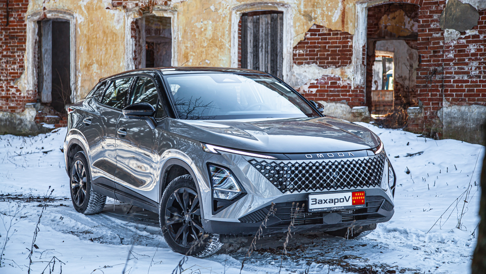 обновленный Omoda C5 FL рестайлинг тест сбоку спереди