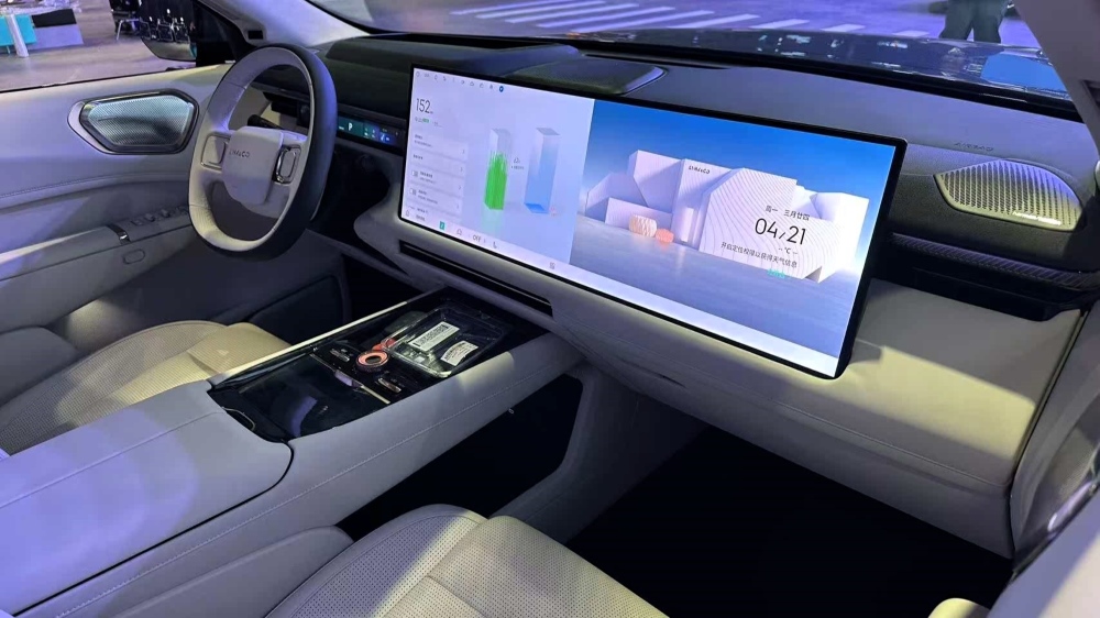 кроссовер Lynk & Co 900 интерьер в Шанхае 2025