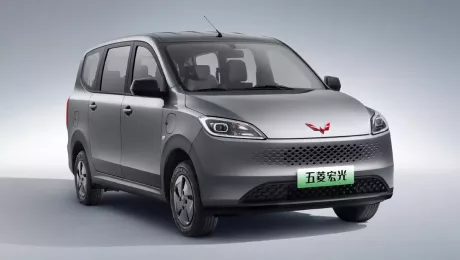 гибридный минивэн Wuling