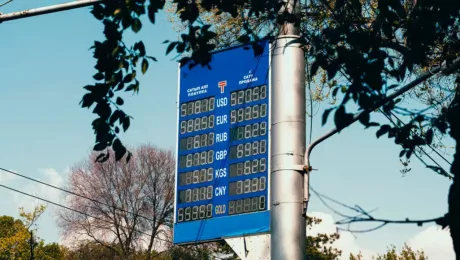 запрет уличных табло валют казахстан