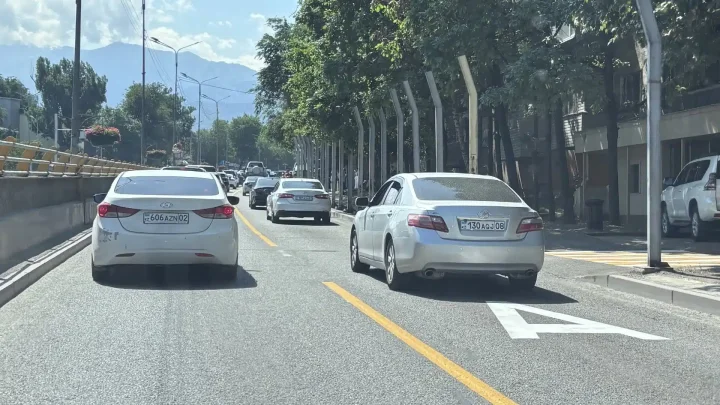 автобусная полоса на Саина в Алматы