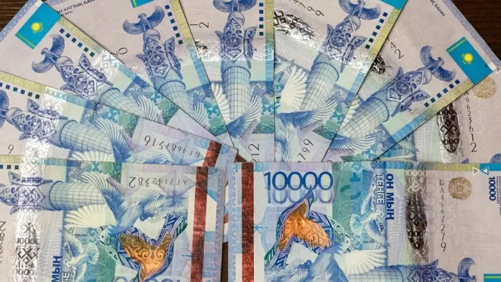 Много денег в тенге